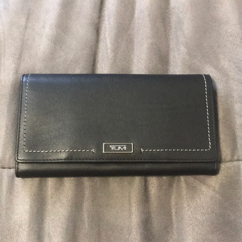 Tumi black leather wallet